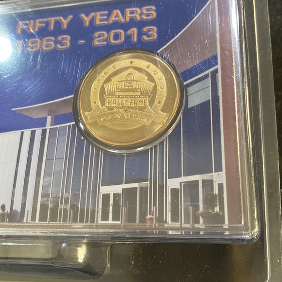Pro Football Hall of Fame Coin - Picture 2 of 3